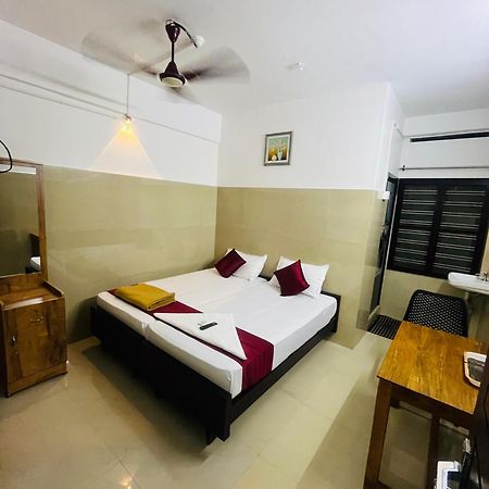 Priya Lodge Kozhikode Exteriör bild