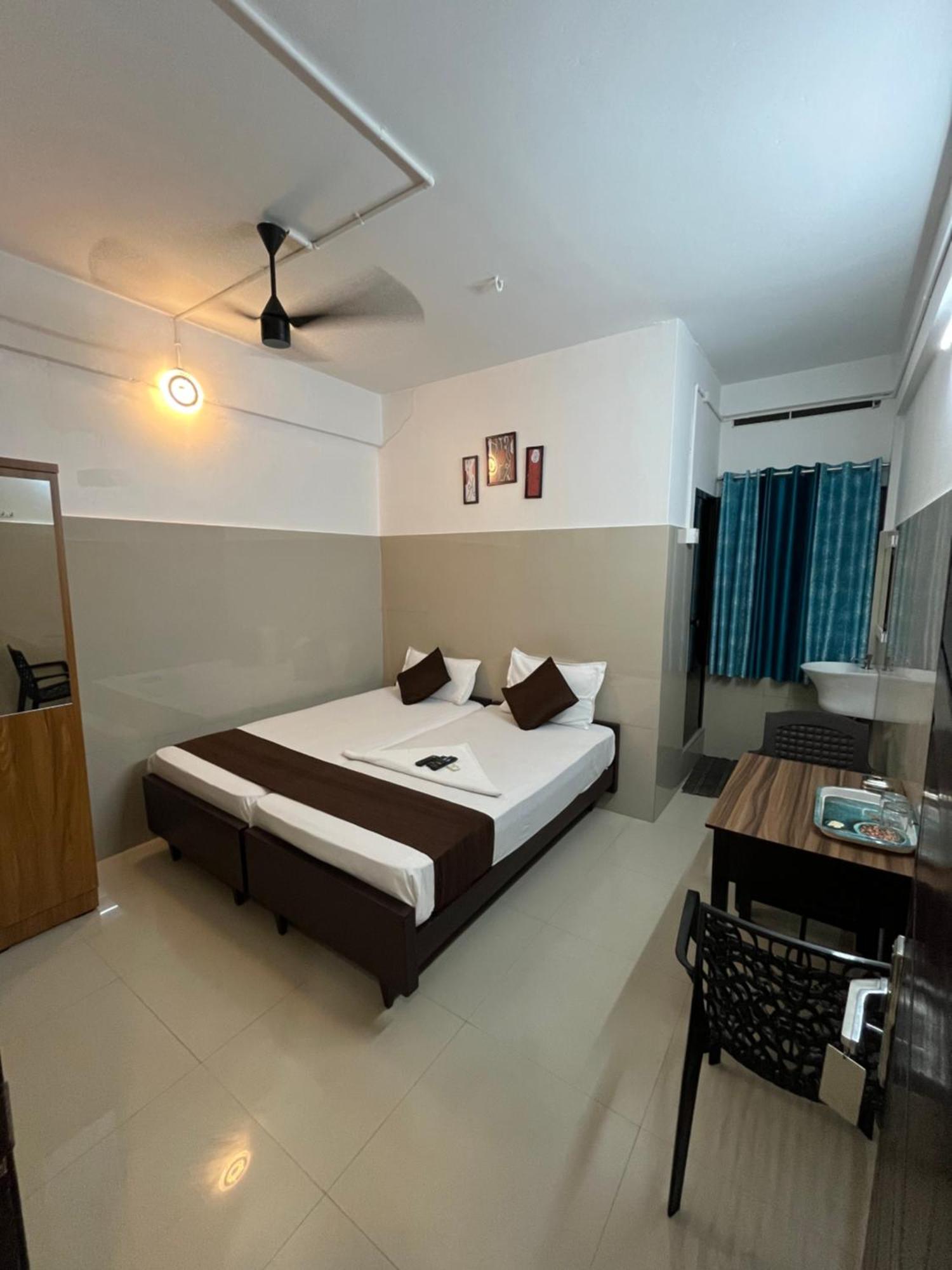Priya Lodge Kozhikode Exteriör bild