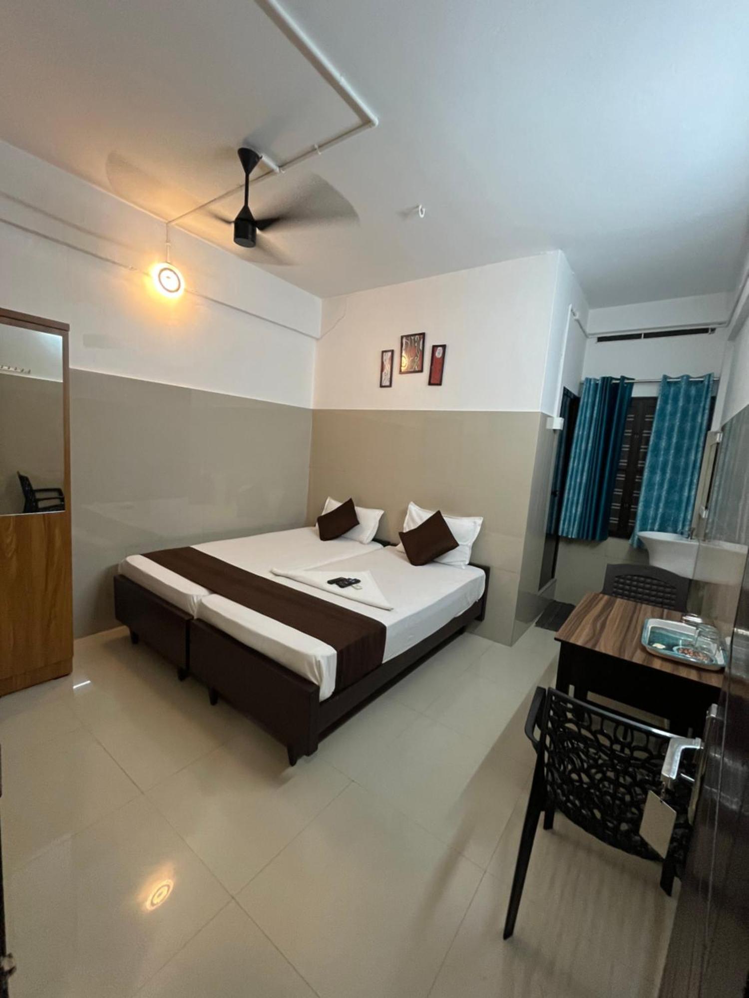 Priya Lodge Kozhikode Exteriör bild