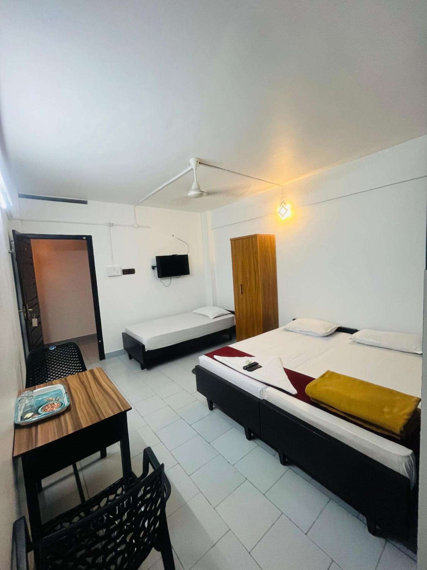 Priya Lodge Kozhikode Exteriör bild
