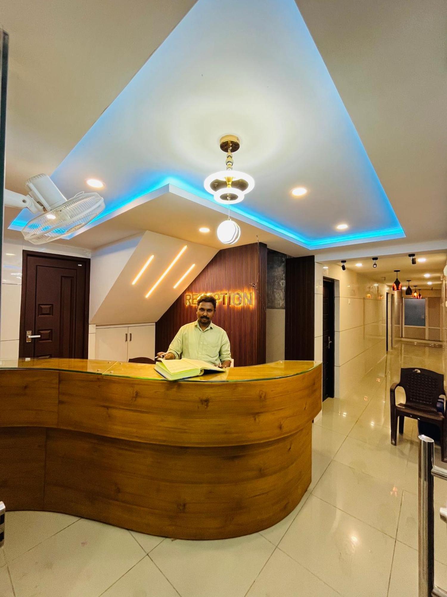 Priya Lodge Kozhikode Exteriör bild