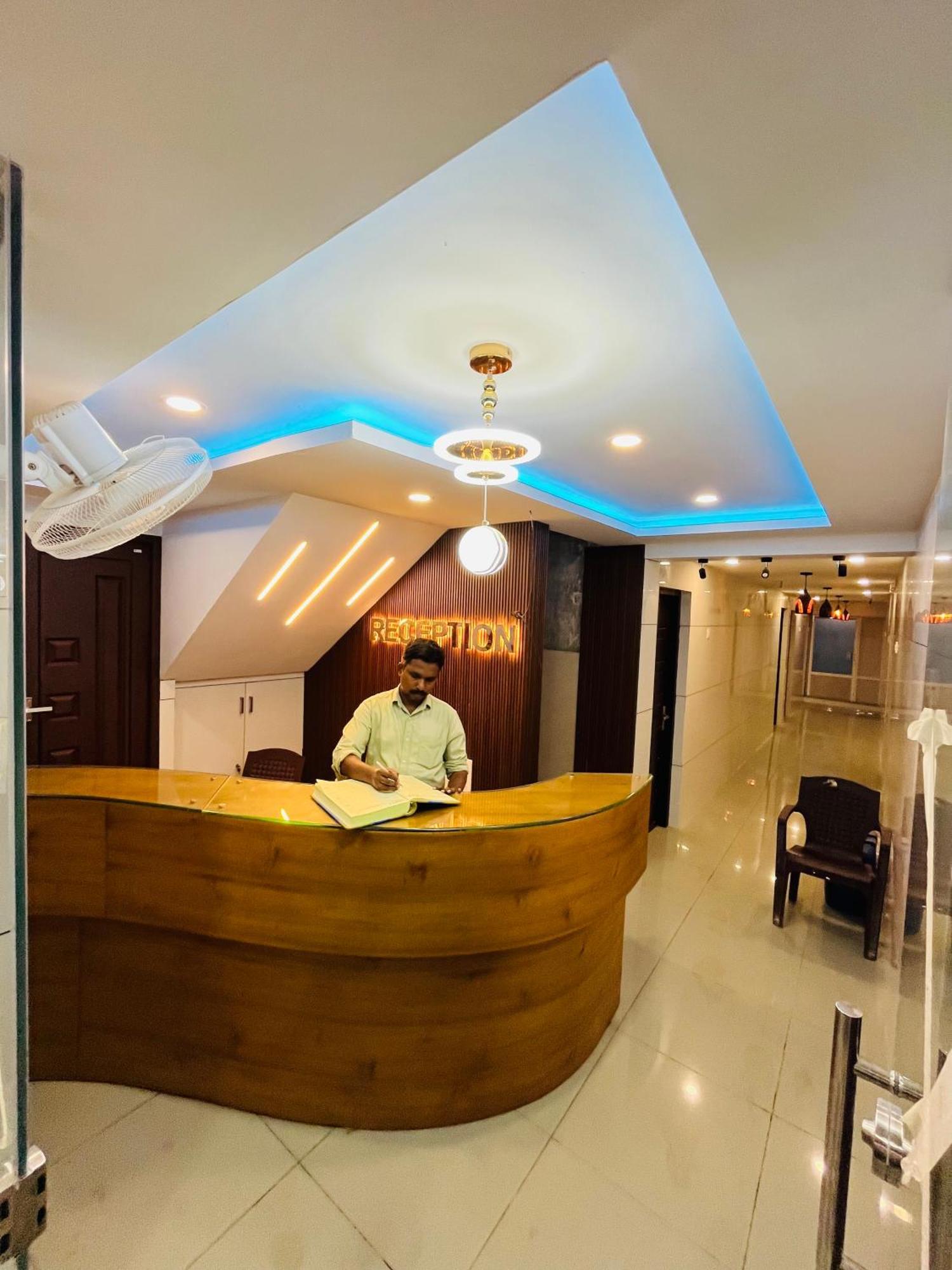 Priya Lodge Kozhikode Exteriör bild