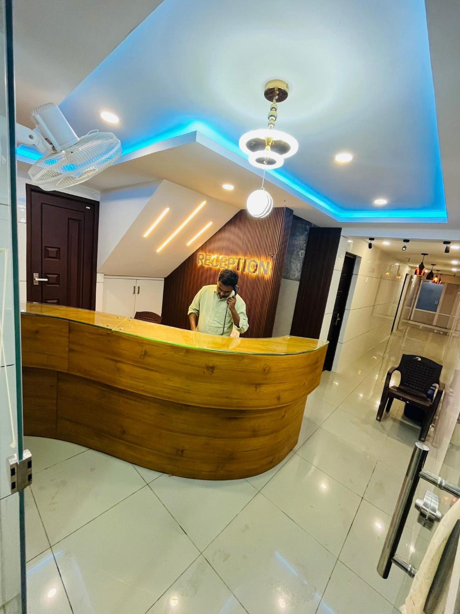 Priya Lodge Kozhikode Exteriör bild
